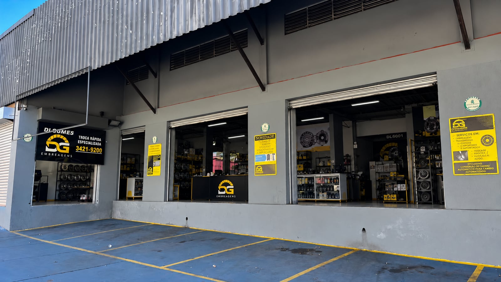 Fachada da oficina Di Gomes Embreagens aberta, Rua Juacema, bairro Graça